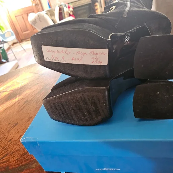 John Fluevog Sampladelics, 9, Black Suede - Picture 4 of 4